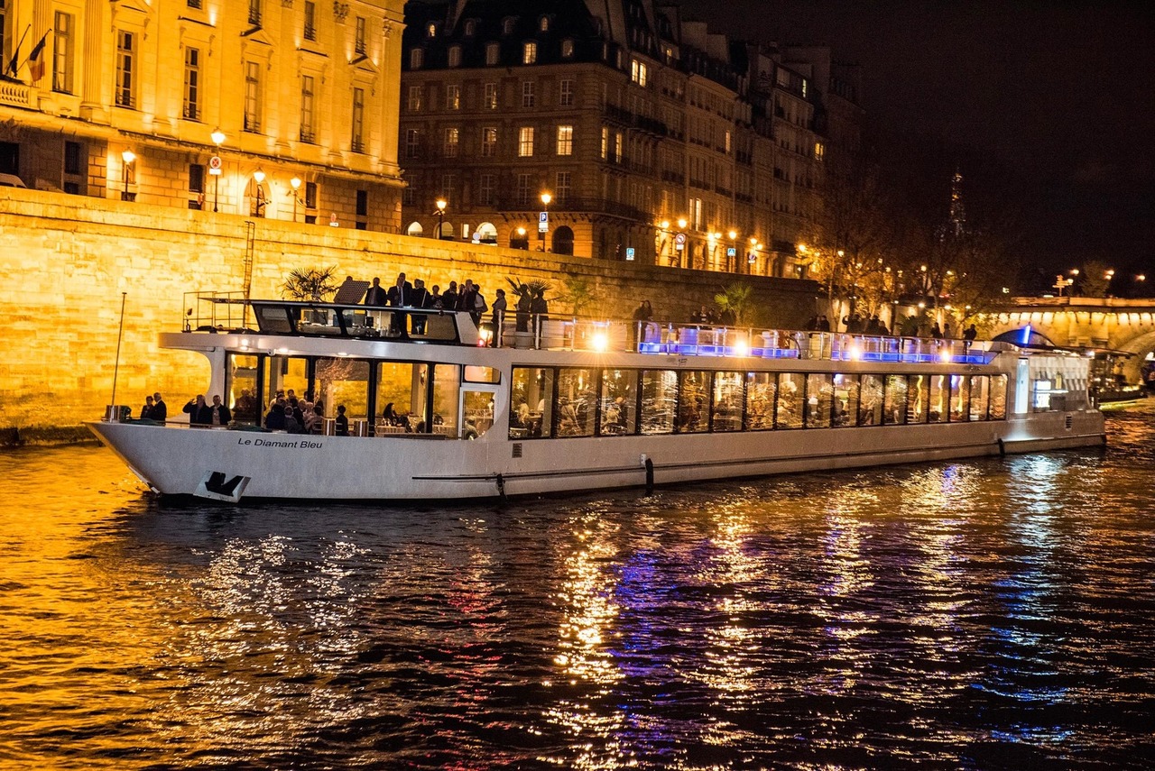 Cruise on the river of Seine